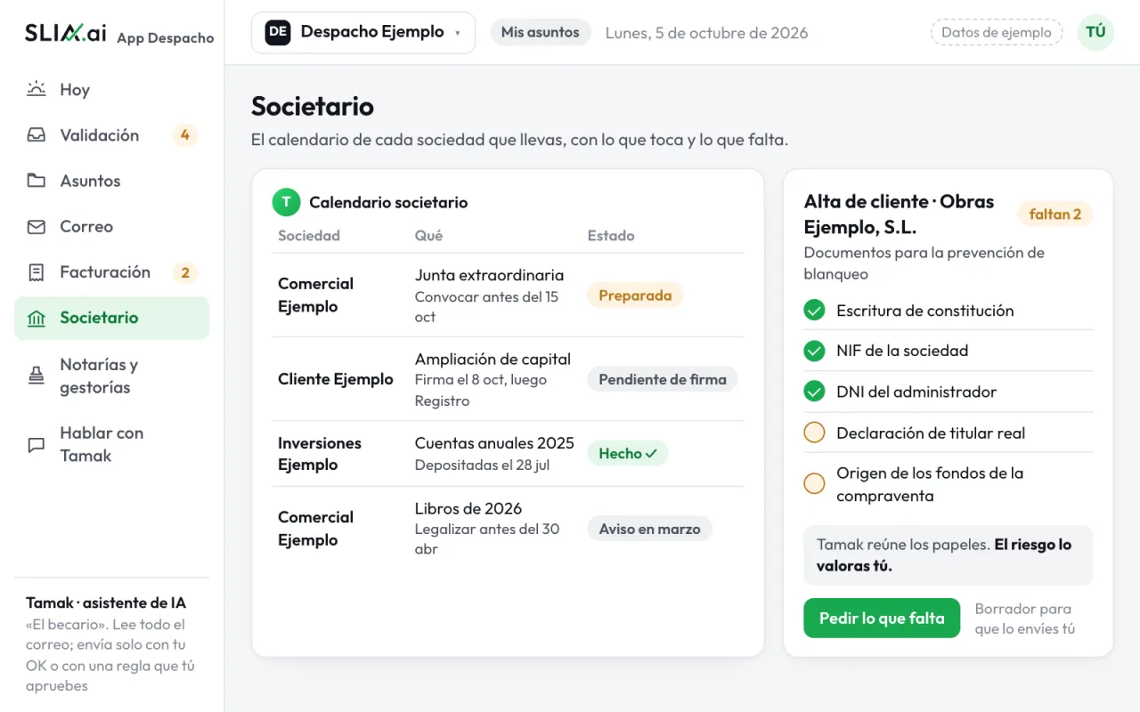Calendario societario de tres sociedades de ejemplo y alta de un cliente con la lista de documentos que faltan.